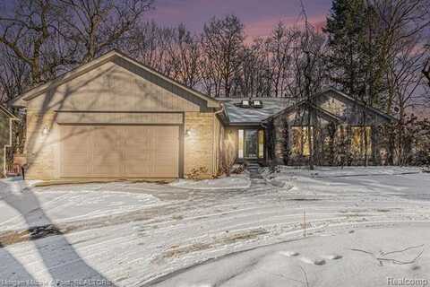 5976 Snow Apple Drive, Clarkston, MI 48346