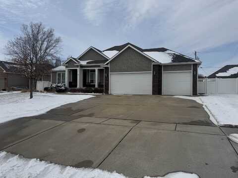 422 Greystone Dr, Salina, KS 67401