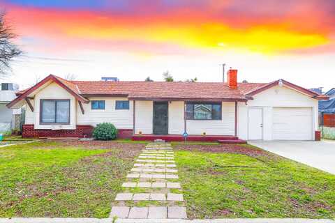 1909 W School Avenue, Porterville, CA 93257