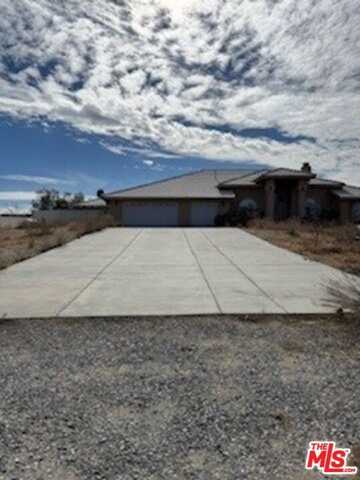 1861 Calaveras Rd, Pinon Hills, CA 92372