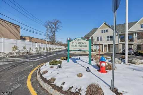 15 Mayer Dr, Clifton, NJ 07012