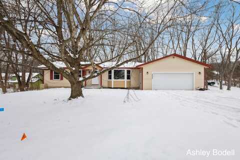 5045 Pine Island Drive NE, Comstock Park, MI 49321