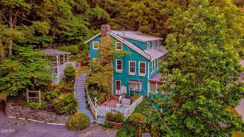 204 Hill Street, Gatlinburg, TN 37738