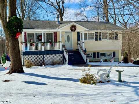 14 Center St, Hopatcong, NJ 07874