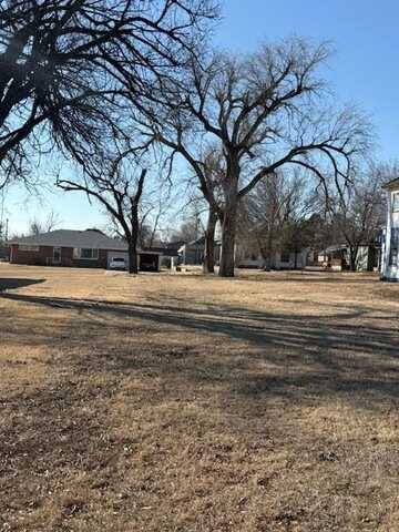 306 W 10th St, Larned, KS 67550