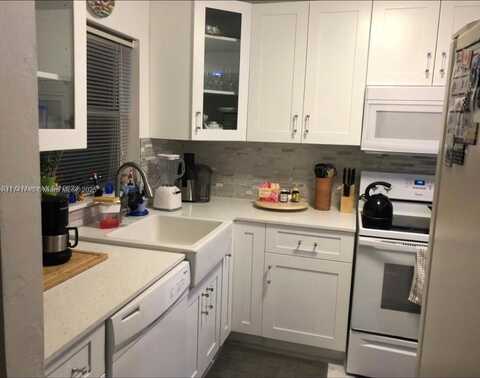 9821 Sunrise Lakes Blvd, Sunrise, FL 33322