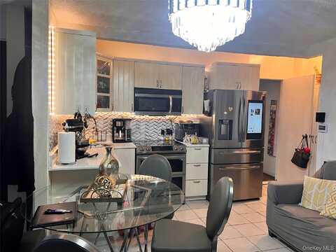 200-21 Hollis Avenue, Saint Albans, NY 11412