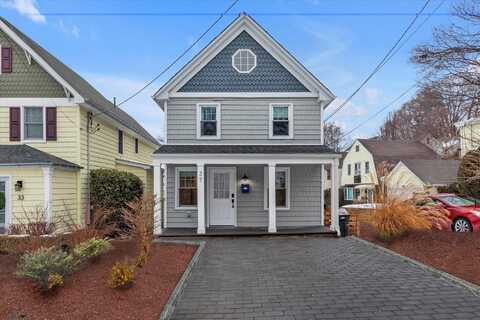 37 Weeks Avenue, Oyster Bay, NY 11771