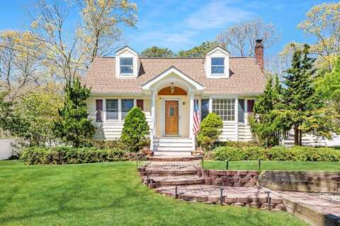 27 Summit Boulevard, Westhampton, NY 11977