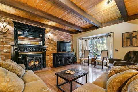 384 Primrose Circle, Lake Arrowhead, CA 92352