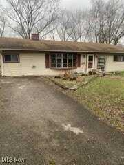 2476 Amberly Drive, Youngstown, OH 44511