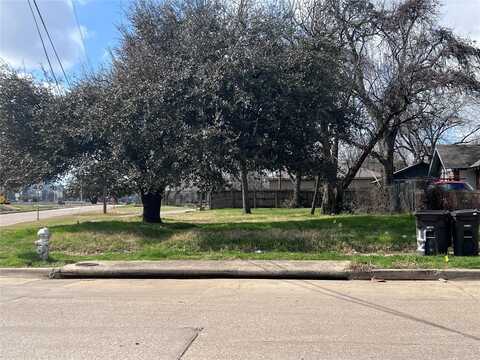 301 N Chandler Drive, Fort Worth, TX 76111