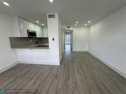 9061 Sunrise Lakes Blvd, Sunrise, FL 33322