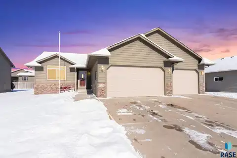 8708 W Stoney Creek St, Sioux Falls, SD 57106