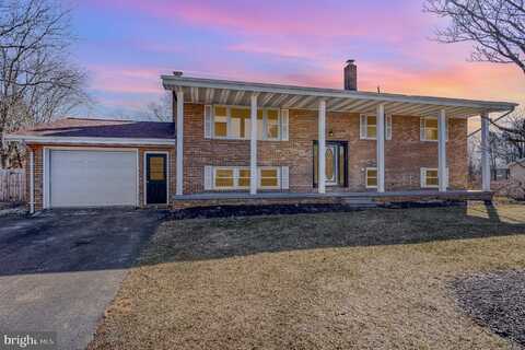 1606 ART DRIVE, HANOVER, PA 17331