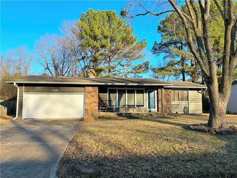 2240 S Clover DR, Fayetteville, AR 72701