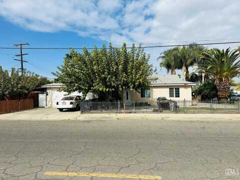 61 8th Avenue, Delano, CA 93215