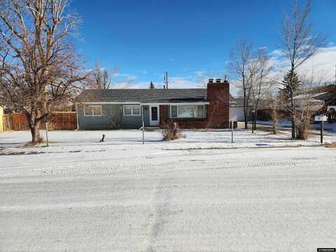 51 S 4th Avenue, Mills, WY 82644