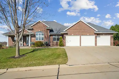 630 8th Ave. Ct. SW, Dyersville, IA 52040