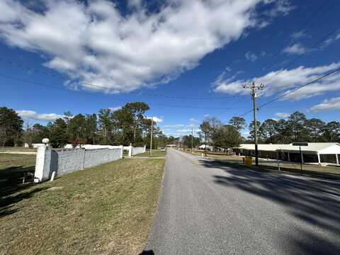 327 Ten Lake Drive, DeFuniak Springs, FL 32433