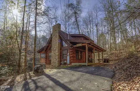 520 Ogle Drive, Pigeon Forge, TN 37863