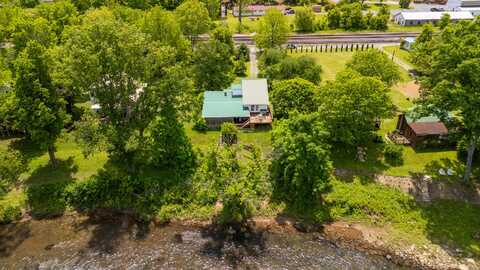207 Howell St, Alderson, WV 24910