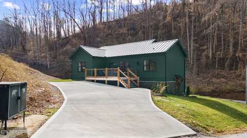 706 Kelly St, Gatlinburg, TN 37738