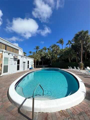 1000 NE 14th Ave, Hallandale Beach, FL 33009