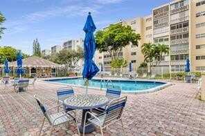 901 NE 14th Ave, Hallandale Beach, FL 33009