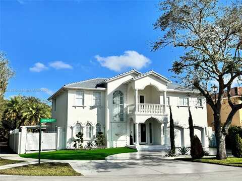 8521 NW 162nd St, Miami Lakes, FL 33016