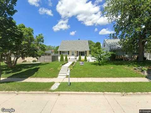 Layton, MILWAUKEE, WI 53220