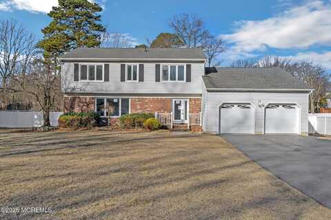 15 Saupe Drive, Manalapan, NJ 07726