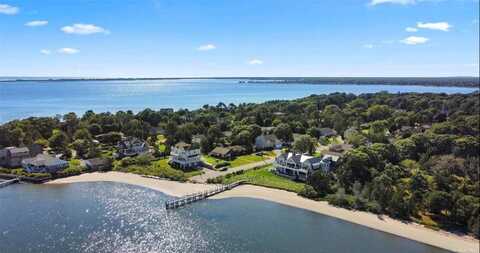 17 Ludlow Lane, Hampton Bays, NY 11946