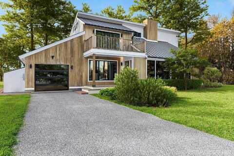 221 Redwood Road, Sag Harbor, NY 11963