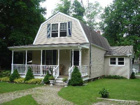 226 Mount Vernon Avenue, Medford, NY 11763