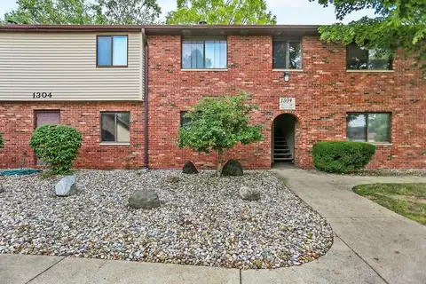 1304 Christopher Circle, Urbana, IL 61802