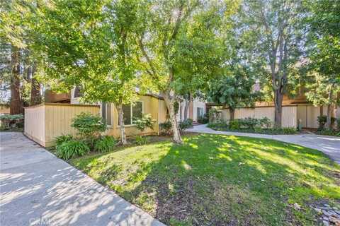 22330 Victory Boulevard, Woodland Hills, CA 91367