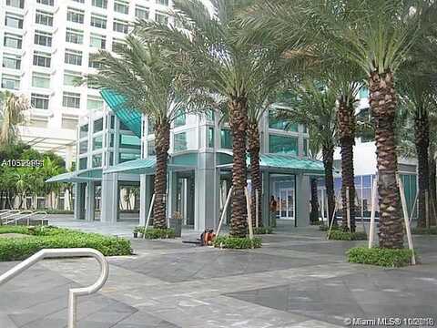 Brickell Bay Dr, Miami, FL 33131