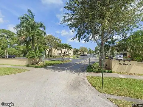 Pine Ridge Cir, Greenacres, FL 33463