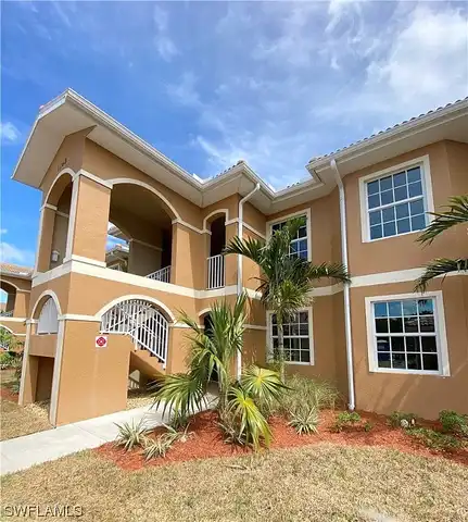 Winding Pines Cir, Cape Coral, FL 33909