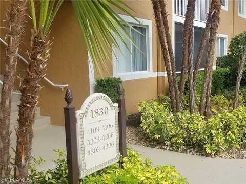 Florida Club Cir, Naples, FL 34112