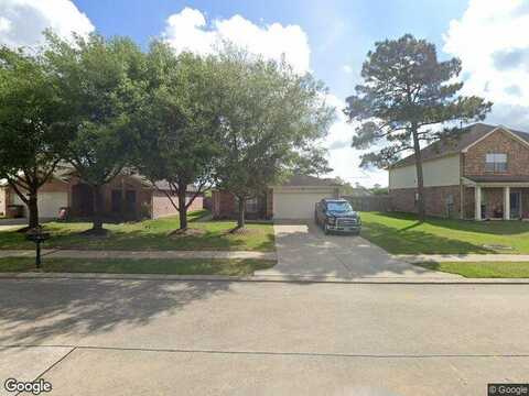 Bentwood Dr, Dickinson, TX 77539