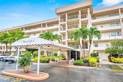 Oaks Clubhouse Dr, Pompano Beach, FL 33069