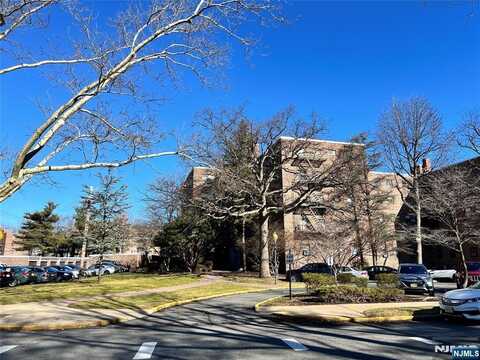 411 Park Place 2E, Fort Lee, NJ 07024