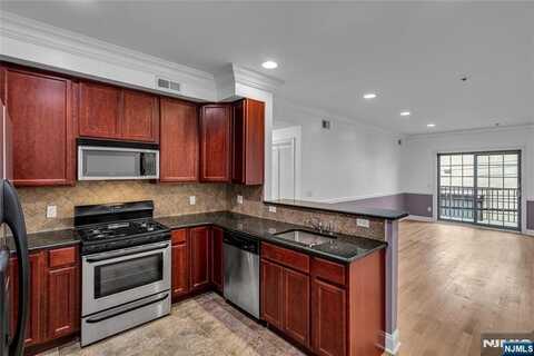 15-19 Tichenor Lane 202, Newark, NJ 07114