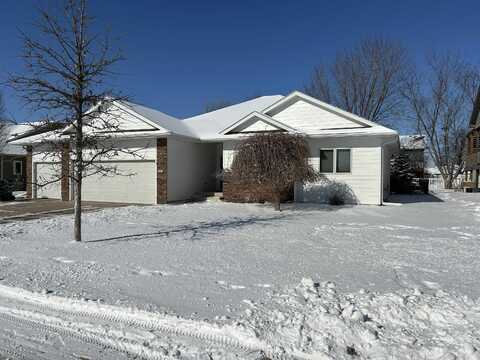 685 Meadowlark Circle, Dakota Dunes, SD 57049