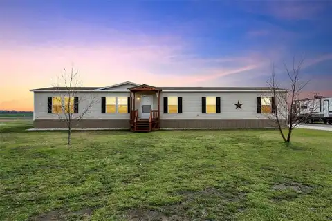 143 W Weinberger Road, West, TX 76691