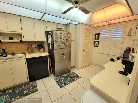 3510 Oaks Way, Pompano Beach, FL 33069