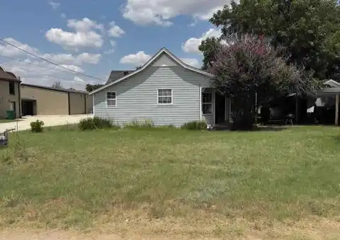 W Plum St, Archer City, TX 76351