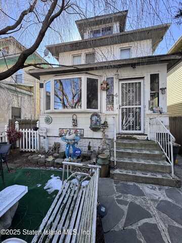 4 Vreeland Street, Staten Island, NY 10302